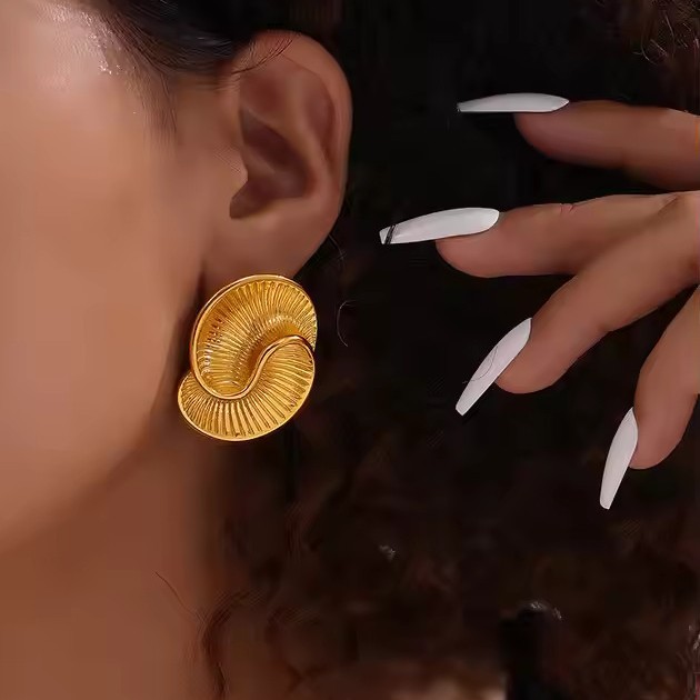 Tina transfronteriza inswind pernos de acero inoxidable para mujeres no decolor acero de titanio chapado en oro 18K pernos de anillo de nicho de alta calidad