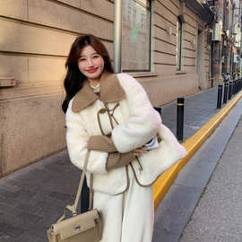 新中式国风盘扣羊羔毛呢厚外套2025新款女冬皮毛一体针织领羽绒服