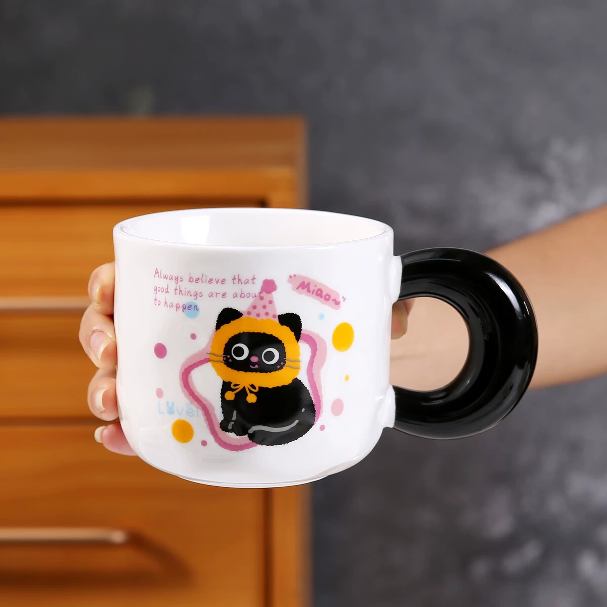 Керамическая кружка-кошка с крышкой, ложкой, подарочной коробкой, сувенир высокого класса, милая девушка