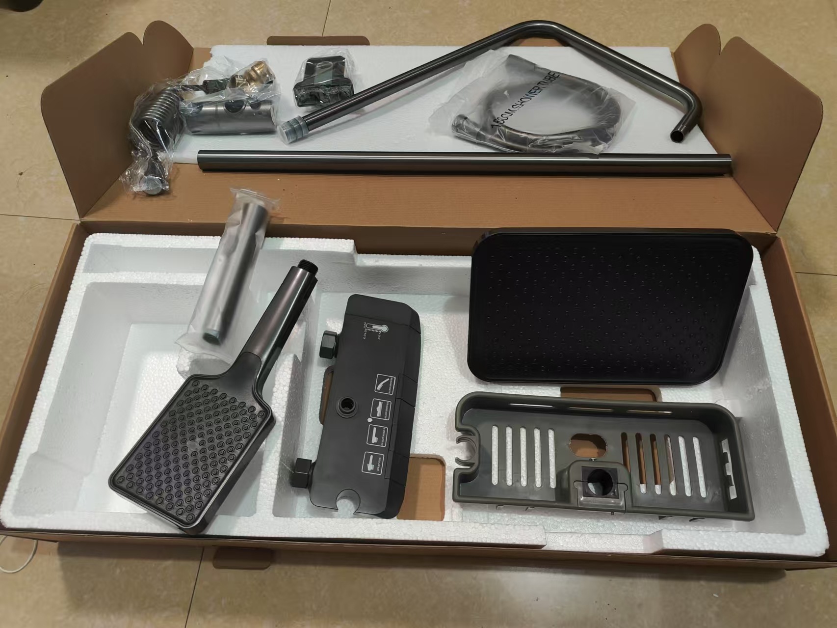 Factory price gun, grey space aluminum aircraft carrier, piano key, four-speed set, booster spray gun, engineering hotel rental room details Picture