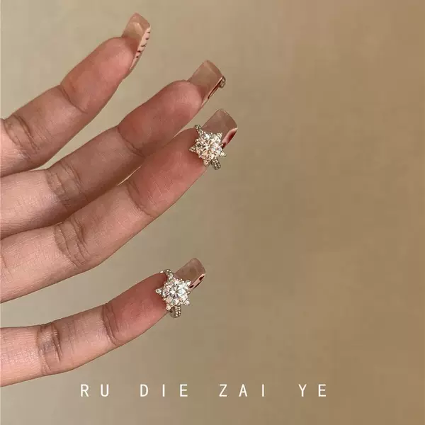 Kuining Snowflake Stars~Sparkling Diamond-Studded Star Earrings, Niche Design, Light Luxury, High-End Earrings