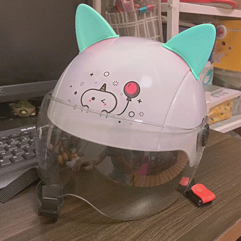 Tiktok libélula de bambú caliente creativo lindo casco lechón decoración giratoria coche eléctrico llevar puesto de aviones