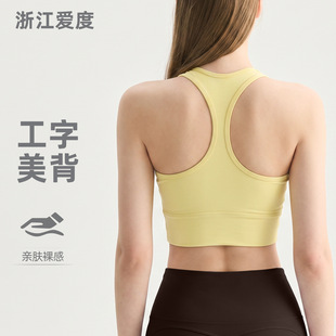 贴在衣服上的胸贴