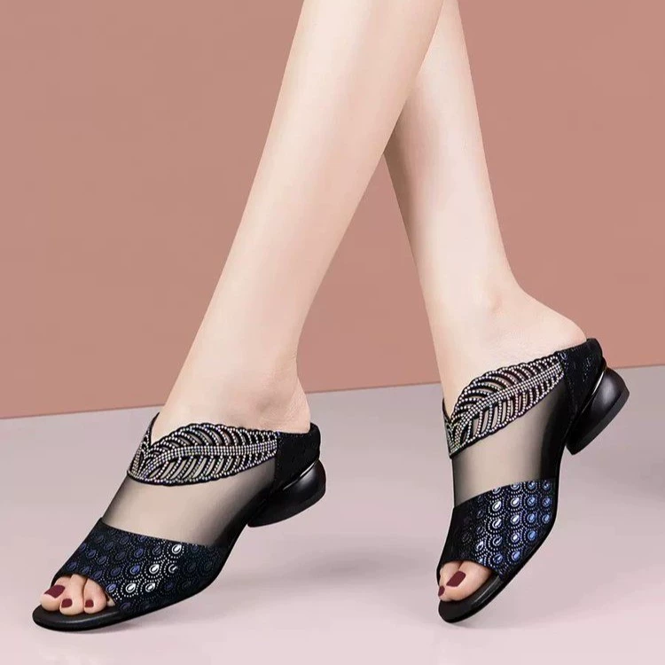 Летние новые экспортируемые сандалии для женщин 2025 года, большие размеры, мягкая кожа, сетчатые, на толстом каблуке, плоские, низкий каблук, модные сандалии с открытым носком.