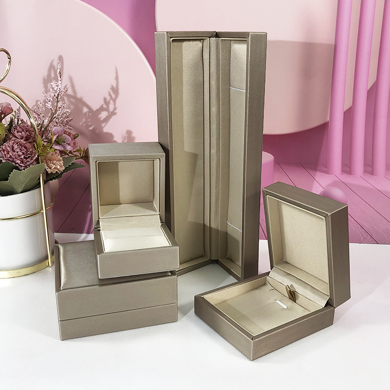 Simple Style Solid Color Pu Leather Jewelry Boxes display picture 1