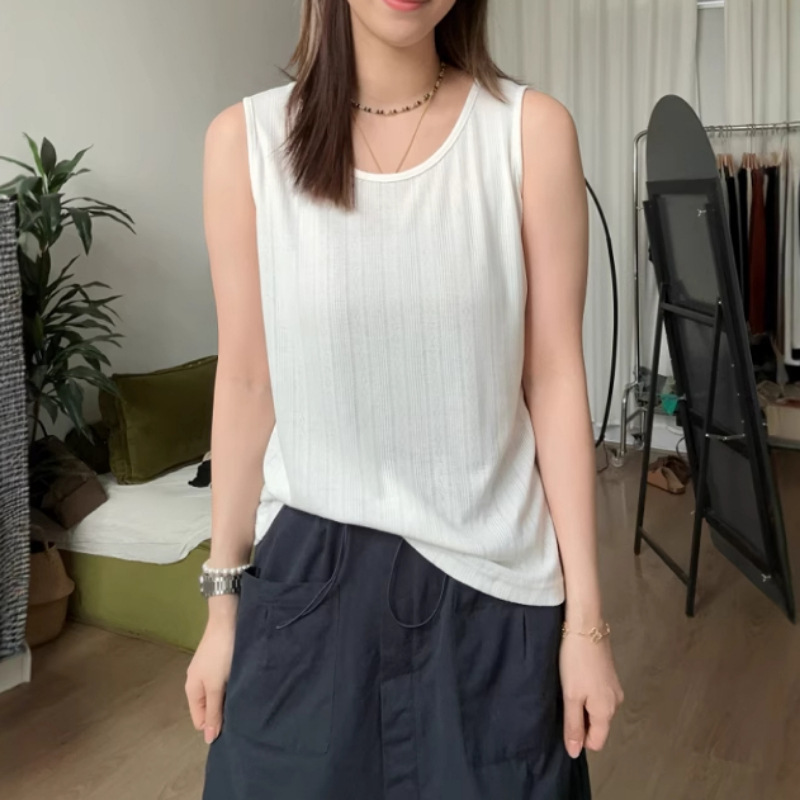 Plus Size Loose Casual Bottoming Sleeveless Camisole Women's Summer New Fat mm Round Neck Inner Wear Small Top Plus Size Loose Casual Bottoming Sleeveless Camisole Women's Summer New Fat mm Round Neck Inner Wear Small Top