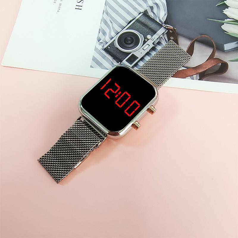 Comercio exterior caliente nueva moda estudiante deportes reloj TikTok LED aleación con imán hebilla Apple reloj electrónico