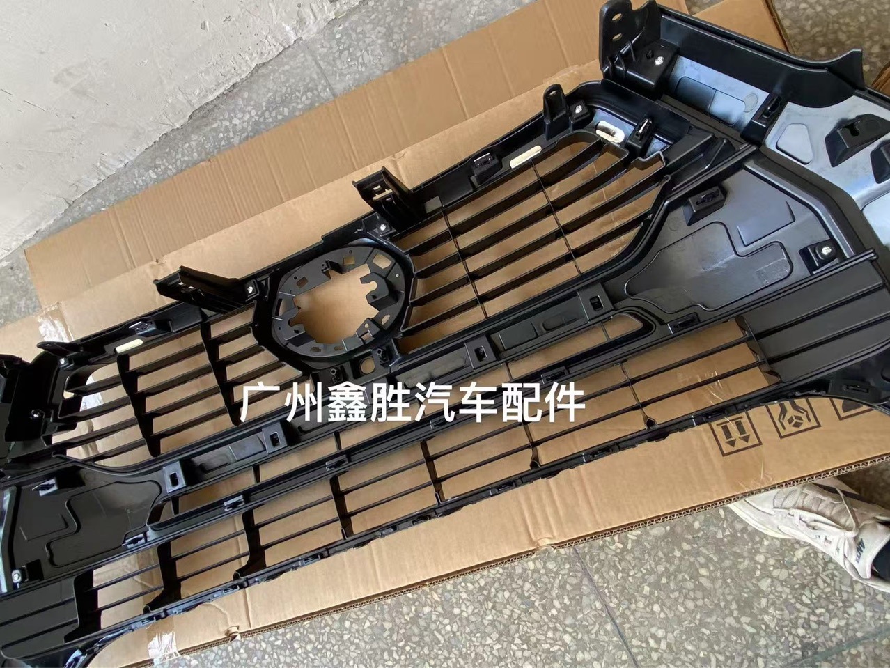 Suitable for Toyota 2021 Hilux Hilux Grille Rocco Front Grille with Camera
