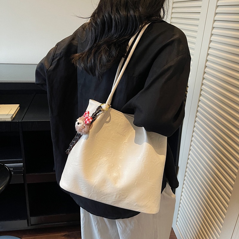 Bolsas de cubo de moda retro transfronterizas mujeres otoño / invierno 2025, nuevas bolsas de moda, bolsas de brazo, bolsas de hombro de viaje coreanas