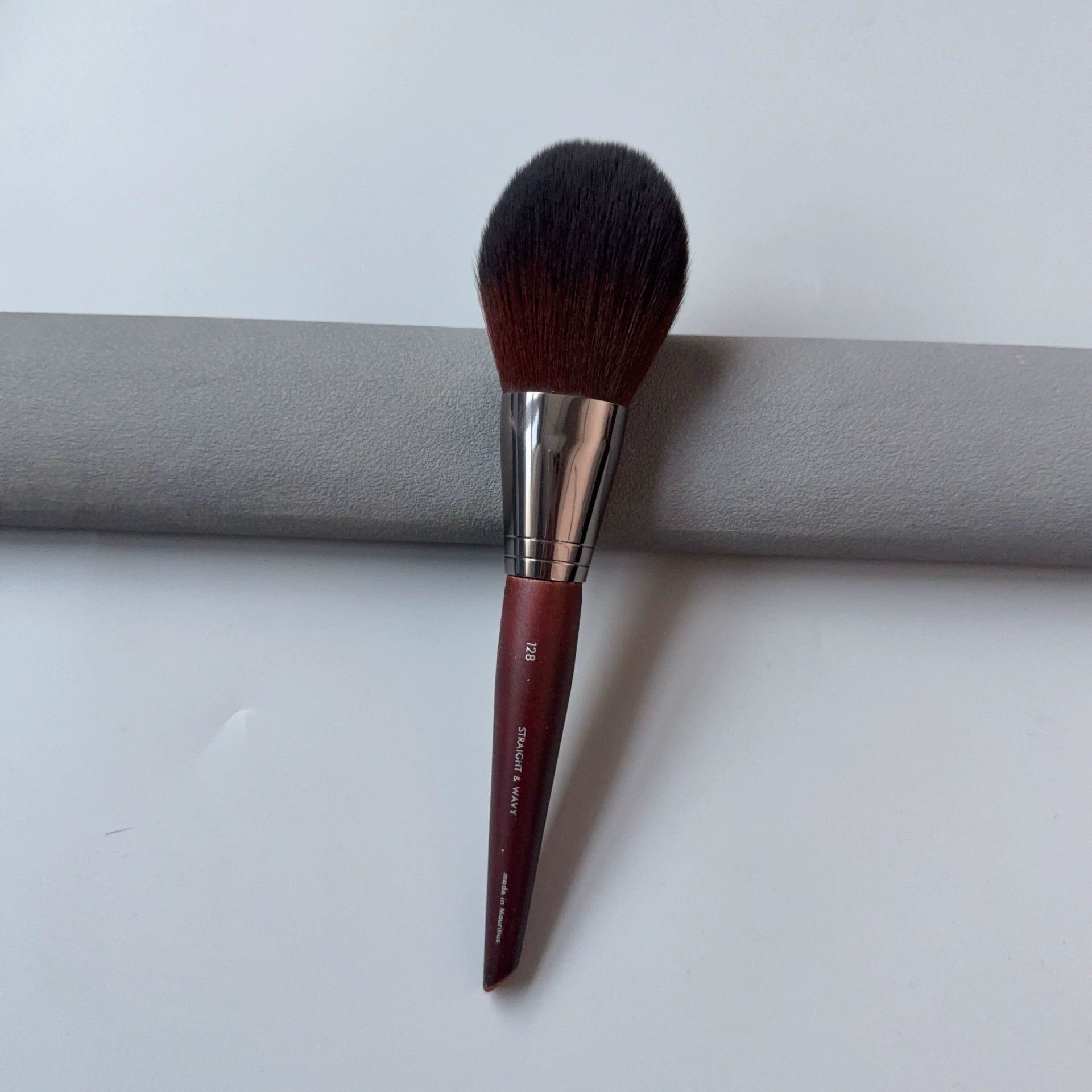 Brush, face blush, foundation, highlighter, eye pencil, full set