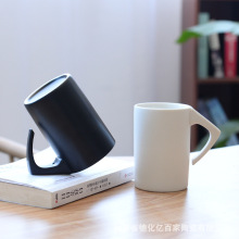 �Ƶ�ˮ���e�^�մ��R�˱��r�кڰ׺��s���ȱ��Ӱ��ֶY�� ��logo