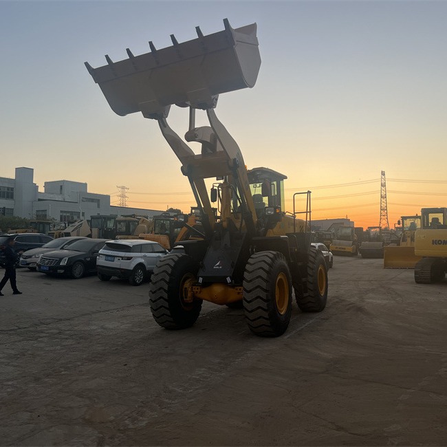 Azerbaiyán exporta excavadora LG956L de segunda mano con garantía de calidad suficiente en stock image 3