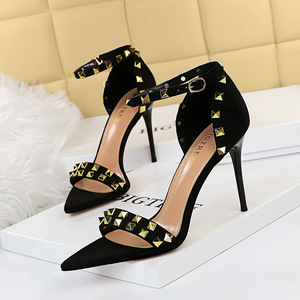 528-2 in Europe and the wind restoring ancient ways in the summer the stiletto heel pointed a word with suede peep-toe m