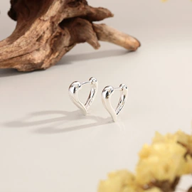 手链;耳钉;耳环