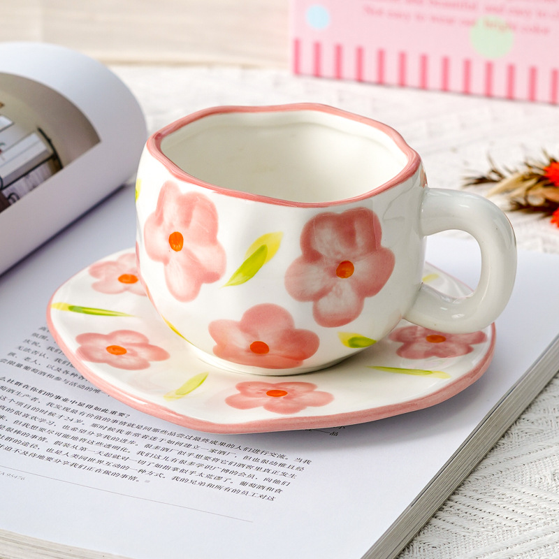 Hermoso conjunto de tazas de café y platos Regalos comerciales Irregulares tazas de desayuno transfronterizas de cerámica Pastoral pintada a mano esmaltada