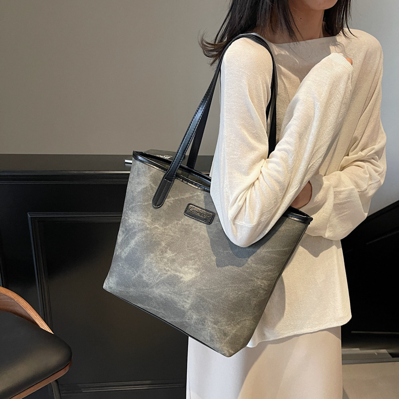 Bolso de gran capacidad de pase de alta calidad 2024 nuevo bolso femenino casual estilo occidental bolso de hombro salvaje bolso popular