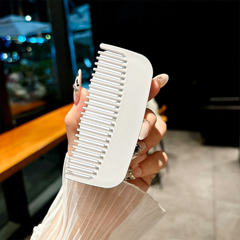 An unpictured comb (no mirror)