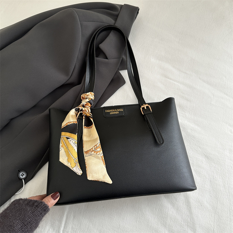 Bolsa de lona de seda 2024 invierno nuevo versátil este año popular retro viaje al trabajo bolso de moda especial