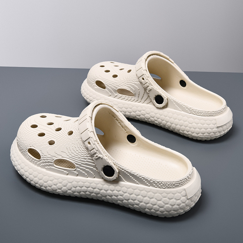 En nombre de 2025 nuevos zapatos con agujeros para hombres, ropa exterior de verano, suela gruesa, aumento de la playa casual antideslizante, sandalias resistentes al desgaste y transpirables