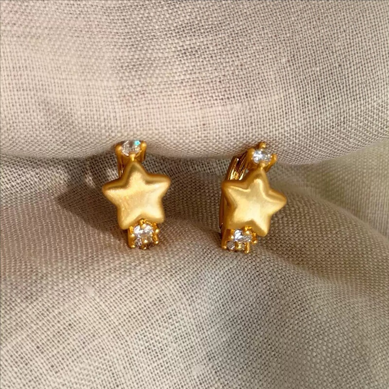 So Shiny! Gold Brushed Star-Shaped Ear Cuffs and Earrings, Fashionable, Versatile, Exquisite, High-End, Elegant, and Stylish Design So Shiny! Gold Brushed Star-Shaped Ear Cuffs and Earrings, Fashionable, Versatile, Exquisite, High-End, Elegant, and Stylish Design