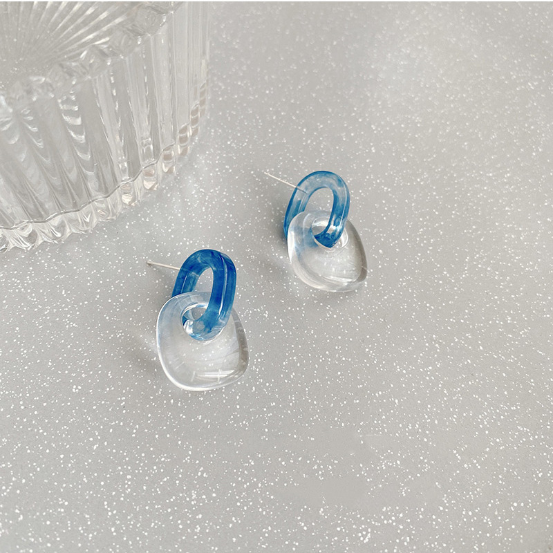 Oversized Sculptural Clear Acrylic Clip-on Earrings Modern Design_voghion.com