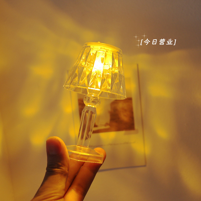 Creative Crystal Small Table Lamp LED Diamond Night Light Bedroom Bedside Atmosphere Lamp Gift for Friends and Sisters on Birthday