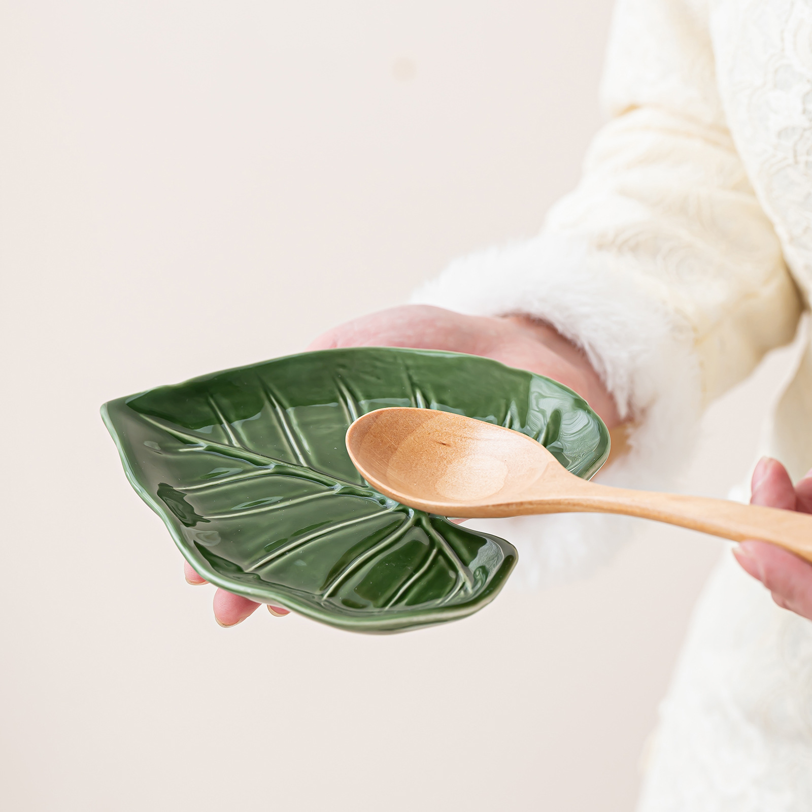 Cross-Border Hot Selling Anthurium Leaf Restaurant Personalized Home Kitchen Ceramic Spoon Rest Dish High Temperature_voghion.com