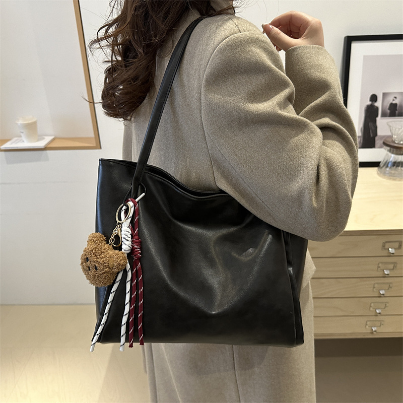 Popular bolso portátil de gran capacidad otoño / invierno 2024 nuevo bolso de moda moda bolso de hombro universal braza