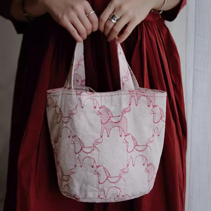 2026 Spring Year of the Horse New Year Celebration Red Tweed Lightweight Tote Bucket Bag Niche Hand-Held Basket Bag
