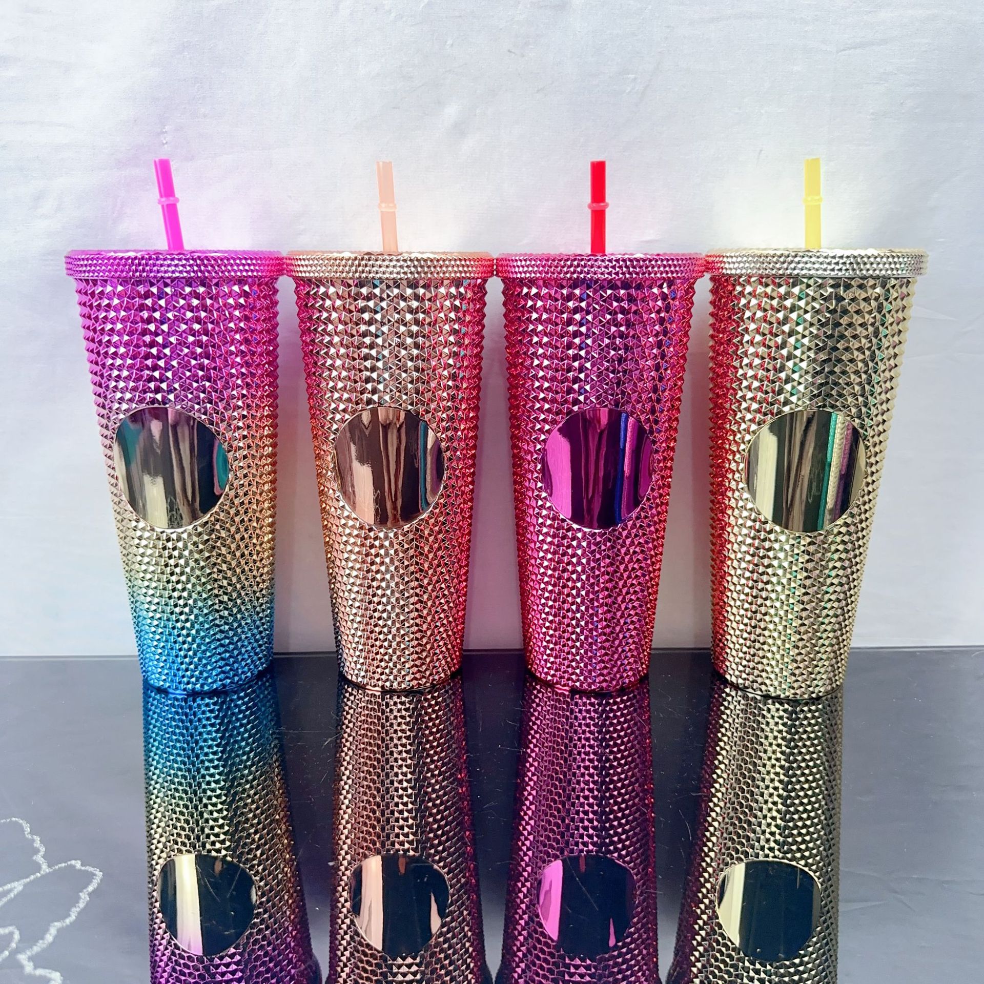 Taza transfronteriza Taza de agua Taza de plástico de doble capa Taza de paja Taza de agua Taza Xingba Taza de paja con tapa Taza de durian galvanizado