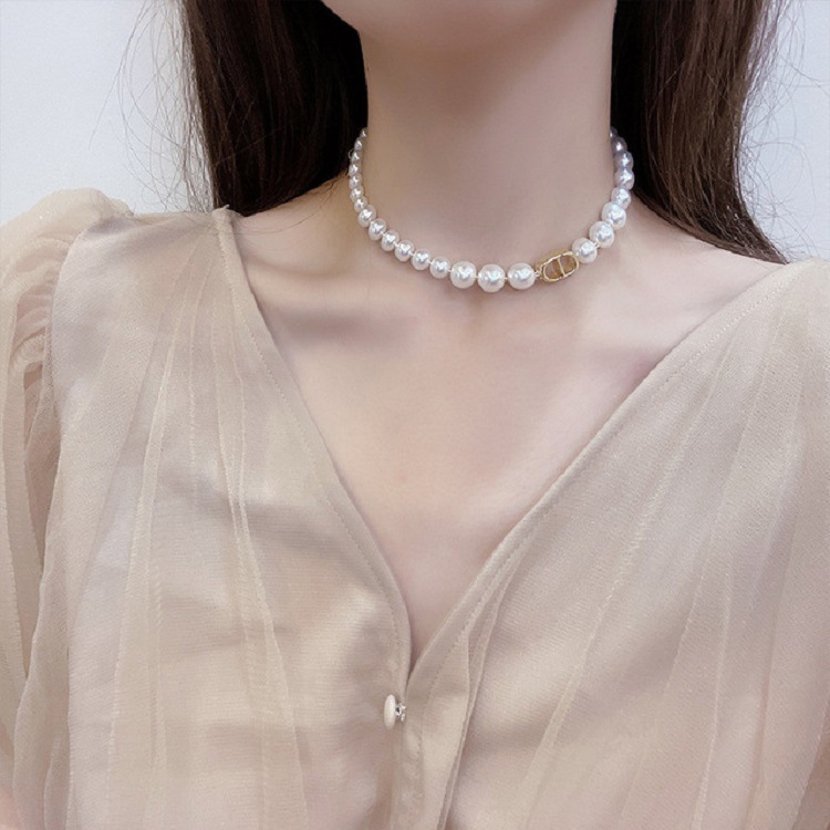 Retro fashionable necklace with letters from pearl