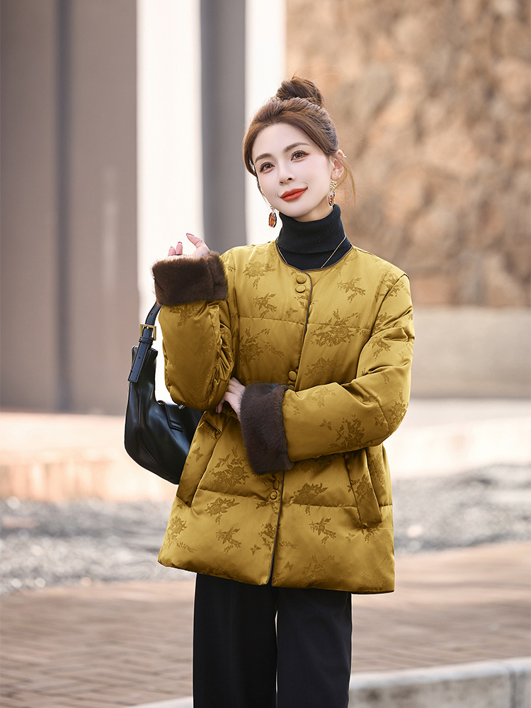 新中国式軽国風ダウンジャケット女性2024冬の新高級洋気ファッションダウンジャケットYE6332