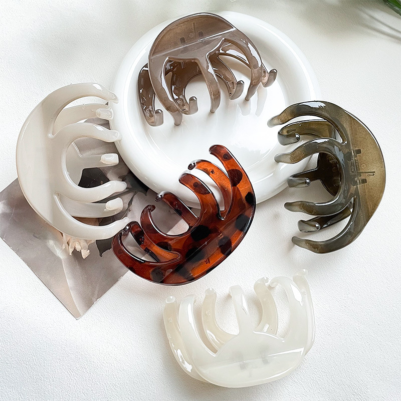 Shark Hair Clip Versatile Claw Clip Simple for Thick Hair at the Back of the Head Hair Accessory for Bathing and Styling