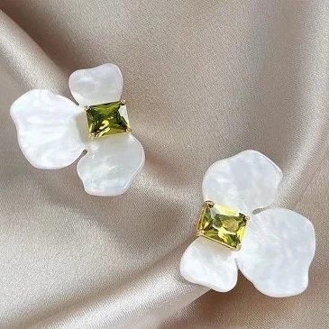 スターと同じスタイル HEFANG ホワイトアイリスシュガーキューブイヤリング取り外し可能な DIY シンプルなライト高級イヤリング女性用|undefined