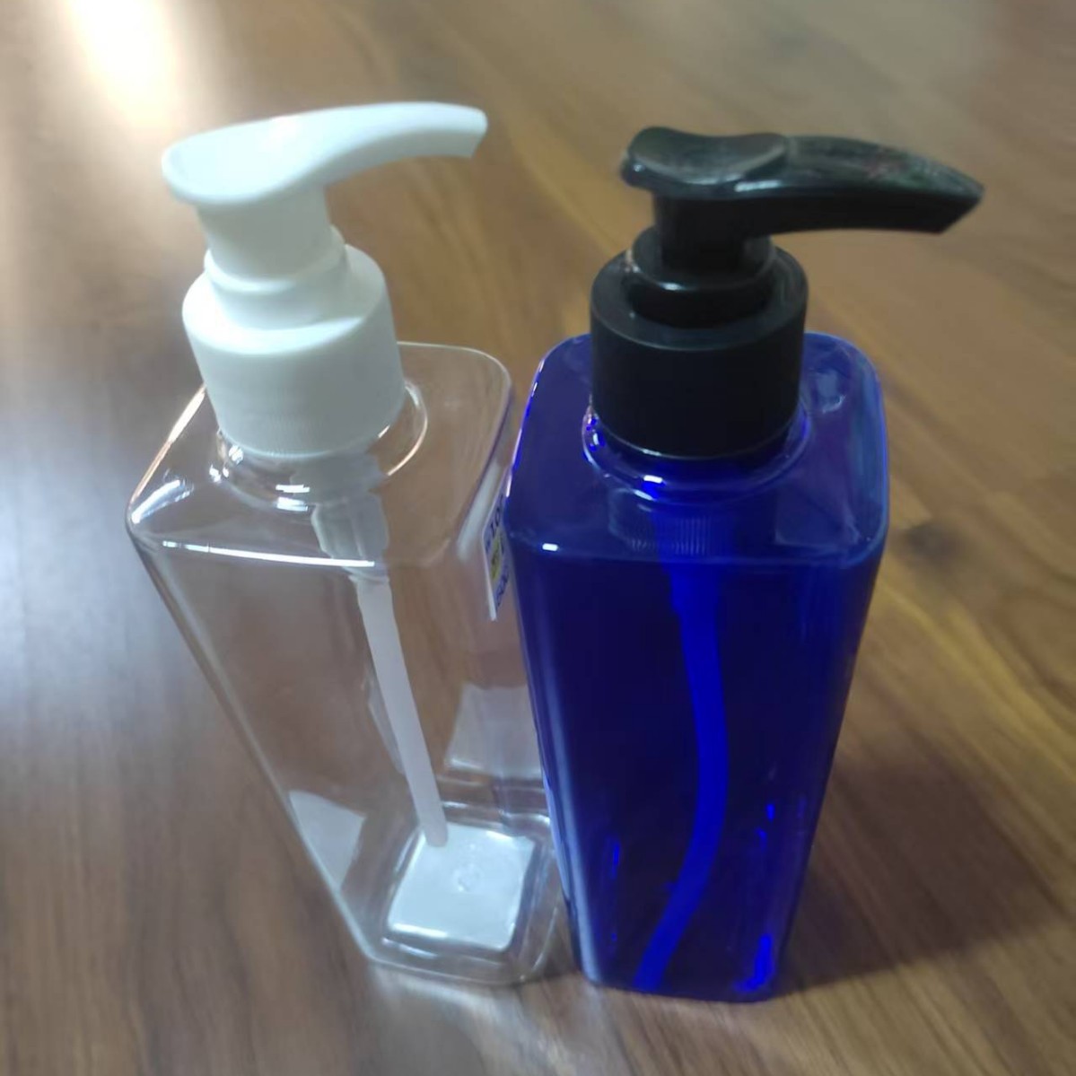 厂方出售各式各样塑料品种瓶子可以装洗护用品沐浴用品