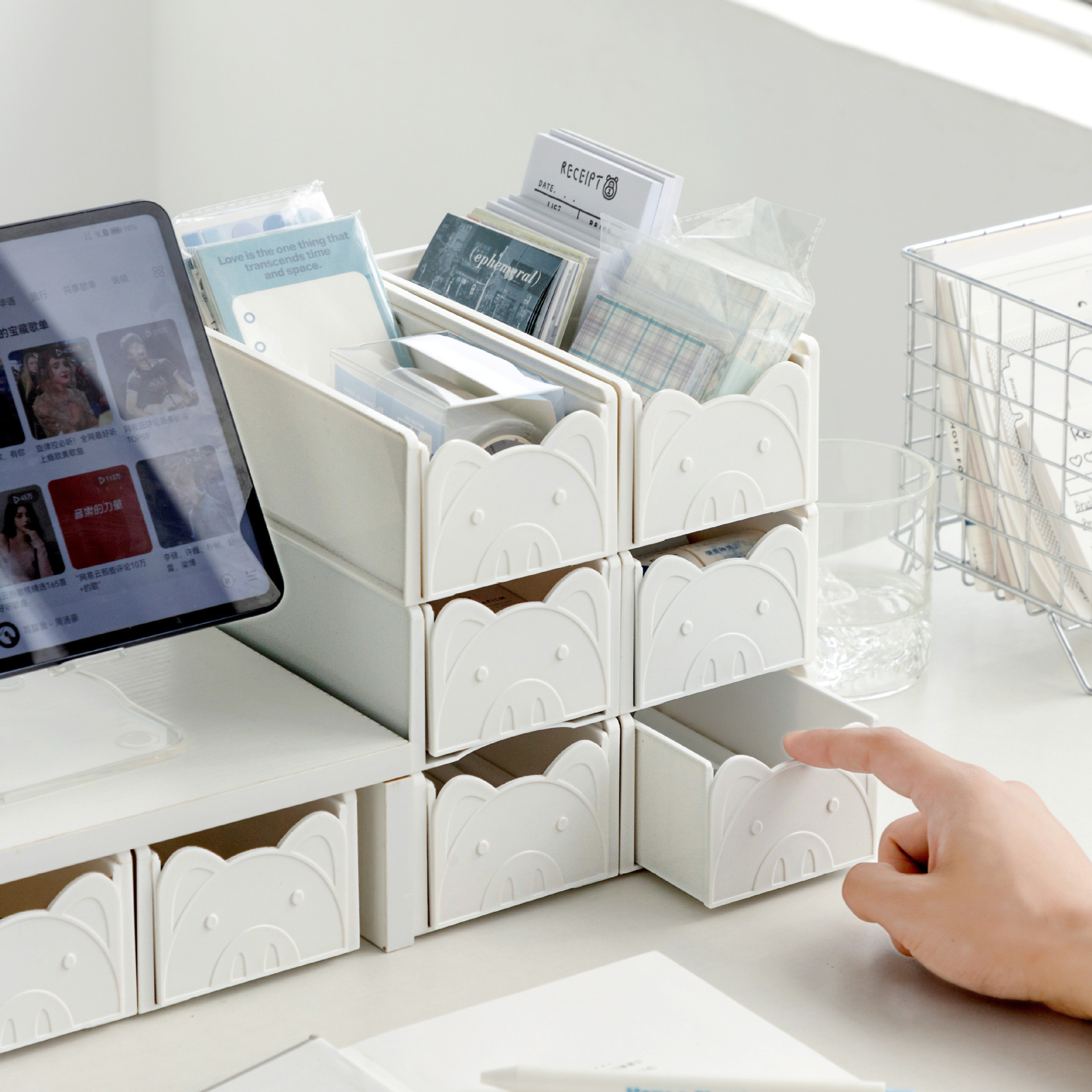 Se puede superponer la Caja de almacenamiento de escritorio de cajón, la Caja de almacenamiento de papelería de cajón, la Caja de almacenamiento de acabado de escritorio, la Caja de almacenamiento al por mayor.