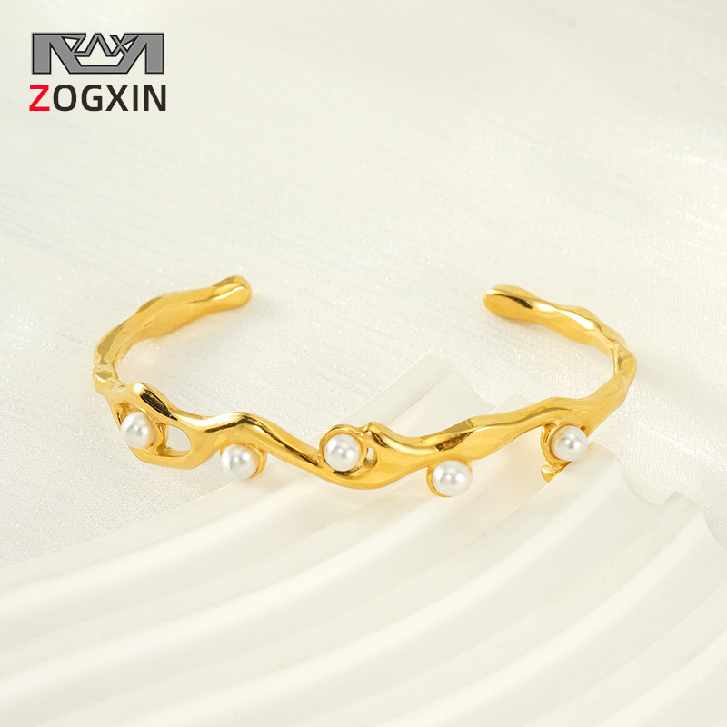 2024 nuevo lujo ligero INS temperamento 18K oro perla diseño personalidad de moda pulsera de acero de titanio mujer fábrica directa