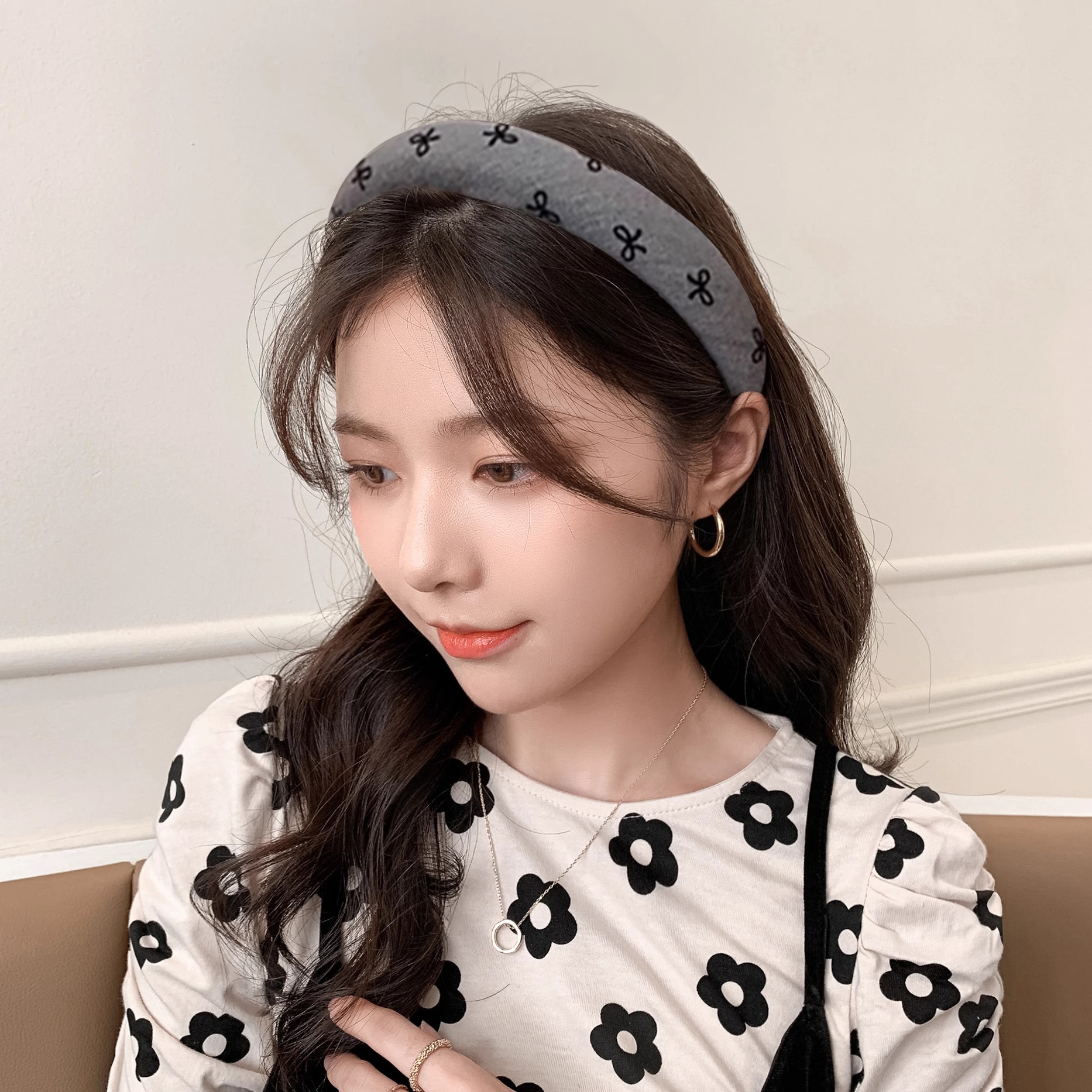 Gray arco de cabello para mujeres fuera de lavarse la cara de la prensa cabello de cabeza de cabello de cabello de cabeza de cabello de cráneo alto toque de cabello