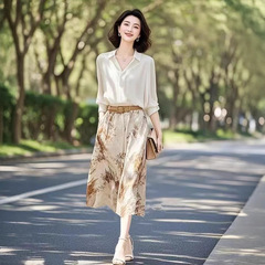 春と秋に韓国系スタイルのリラックス感を合わせて、高級感のあるカジュアルな2つのスカートをセットにします。