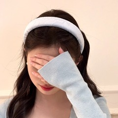 New style hair pinning wide edge hair clip high top women embroidery rose high-end sense stylish fashion headwear suitable for outdoor versatile matching.