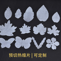 カットフリー熱収縮片プリスライス熱diyはすでに多くの花型を外してヘアピンのブローチ材料を裁断した