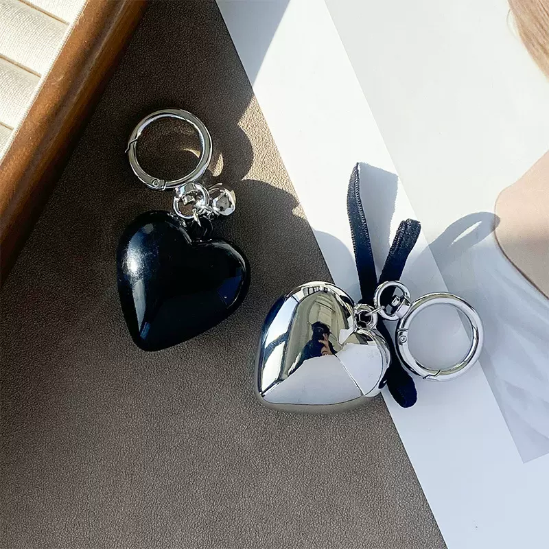 韩国ins黑色爱心包包挂件配件小众设计蝴蝶结银色爱心钥匙扣新款