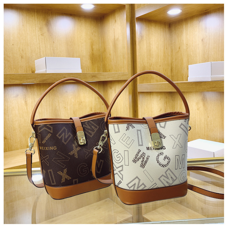 Borsa a tracolla monospalla classica versatile di vendita calda da donna 2023 con lettera stampata nuova_voghion.com