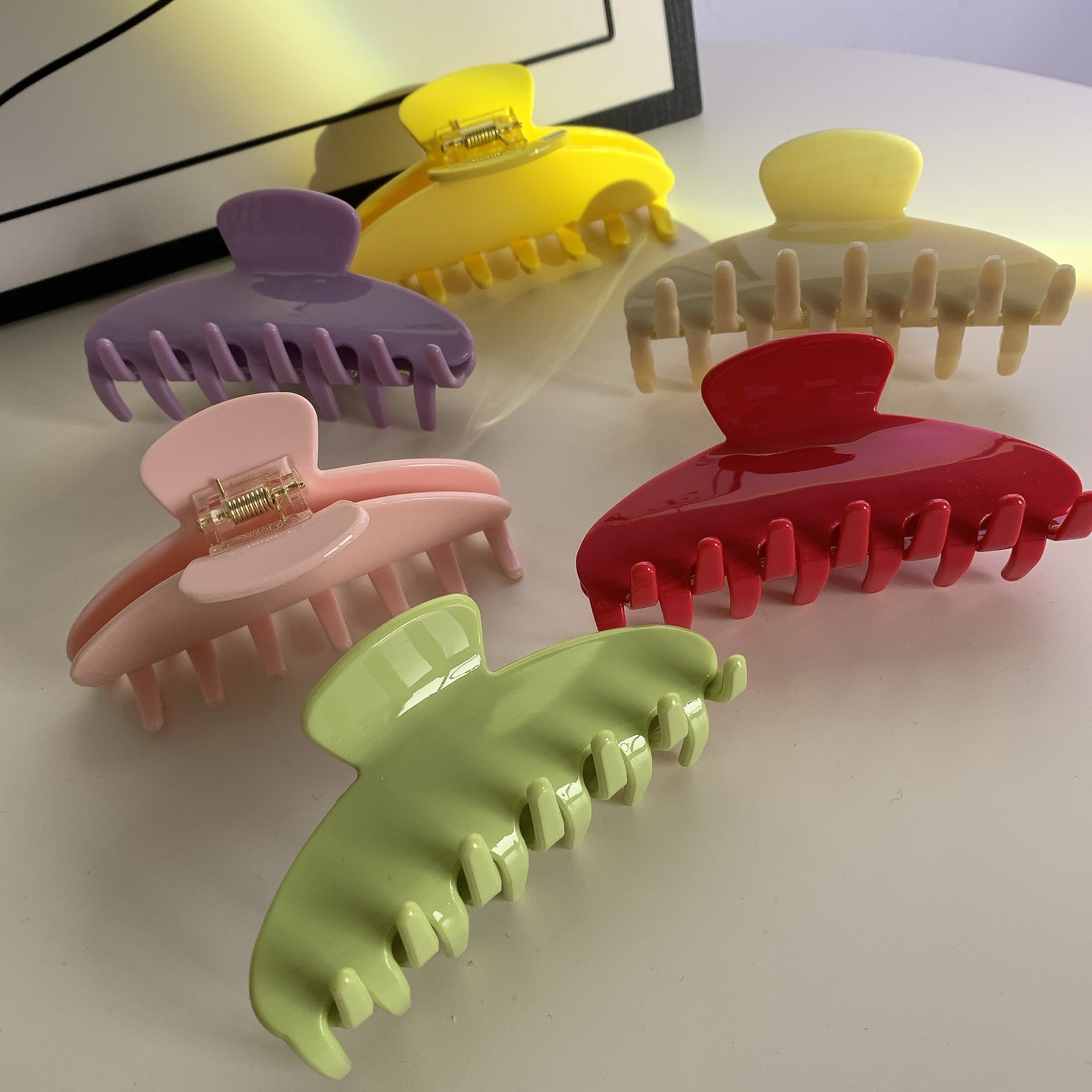 55g Weight Hair Claws Hair Accessories Type 1 Piece Quantity Daily Occasion Acetic acid sheets Material Simple Style Solid Color Acetic Acid Sheets Hollow Out Hair Claws 1 Piece