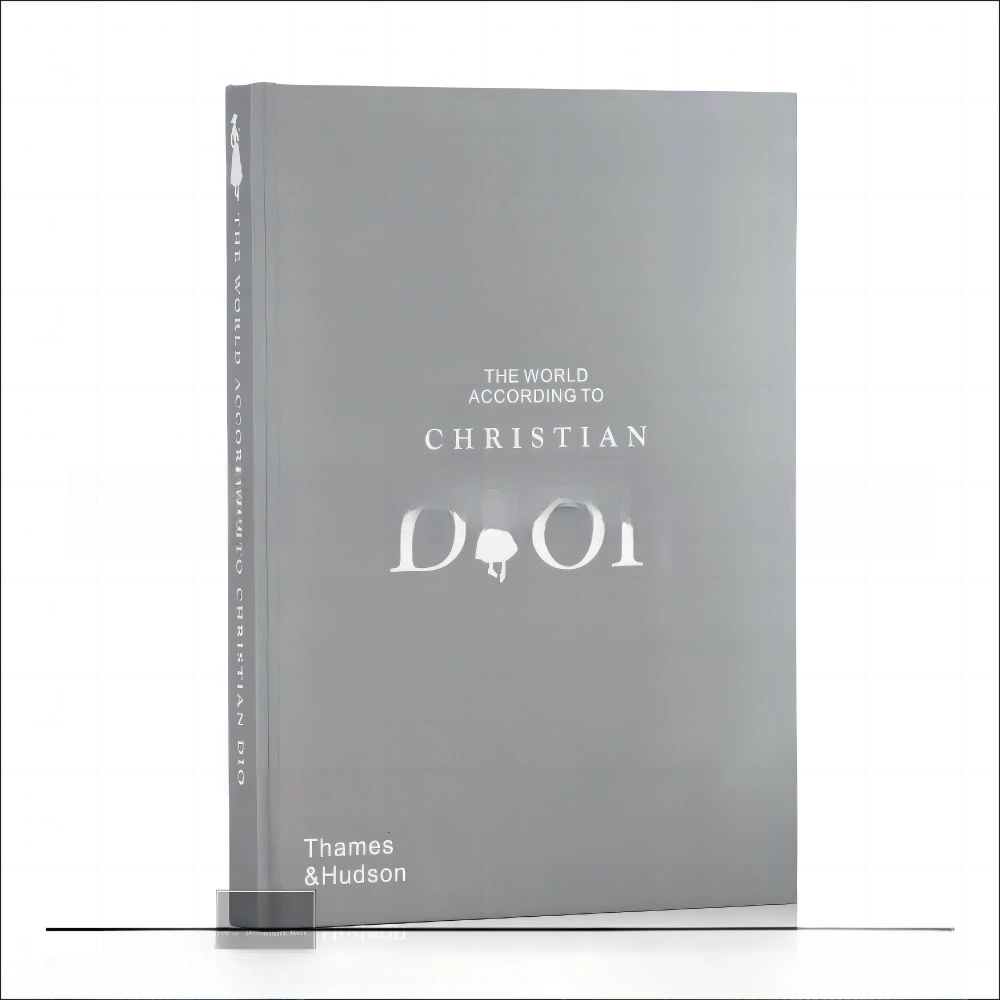 Описание декора комнаты настоящей книги, оформление комнаты для чтения, журнальный столик, качающийся книжный шкаф, реквизит для фотосъёмки, декоративное оформление журналов