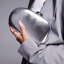 2025女士欧美新款单肩斜跨包异型贝壳亚克力包时尚婚礼晚宴手拿包