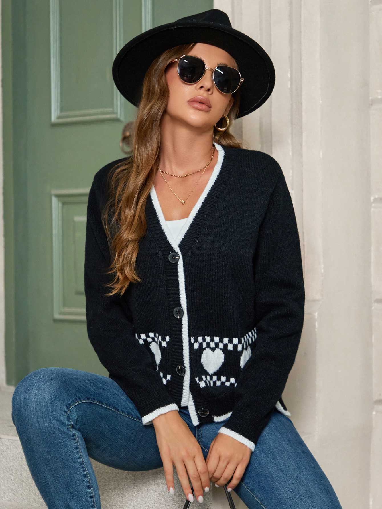 European and American cross-border foreign trade women's sweater fashionable white edge love jacquard temperament V-neck cardigan casual knitted jacket