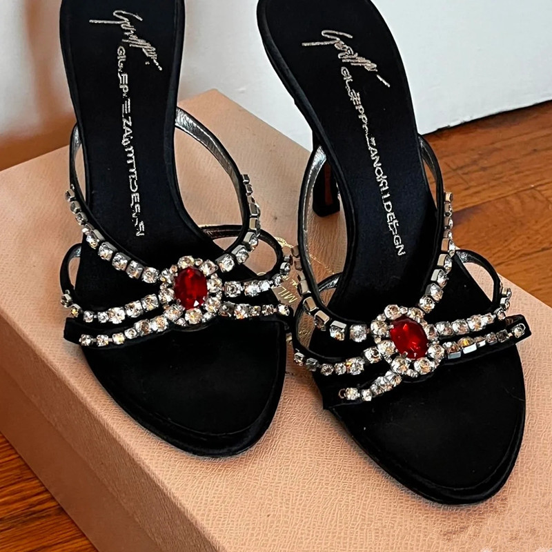 Gz Same Style High Heels 2025 Summer New Style Rhinestone Chain Open-Toe Sandals Red Spider Gemstone Sandals Women's Stiletto Heels