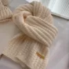 Молочно-белый