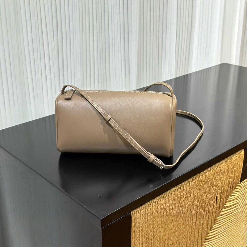 Full Sheepskin Pen Holder Bag, Fashionable Retro Single Shoulder Crossbody Women's Bag, 2026 New Version, 22 Size, Simple and Lightweight Genuine Leather Bag